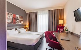 Plaza Premium Grand Winston